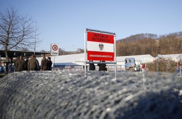 Австрия вдига ограда по границата със Словения