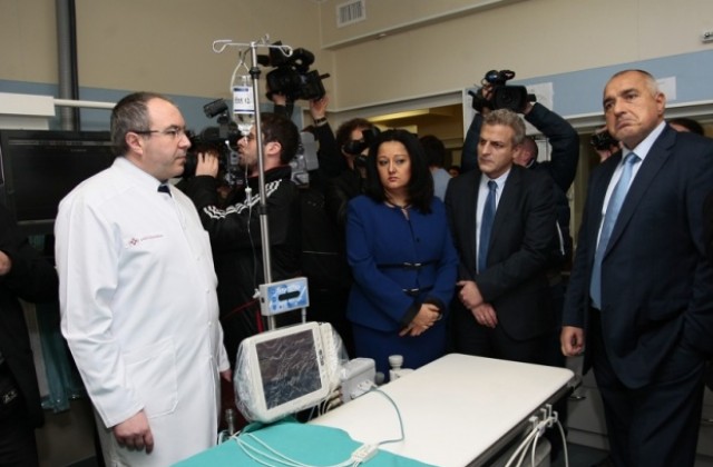 Борисов се впечатли от обучението при операциите на студенти по медицина