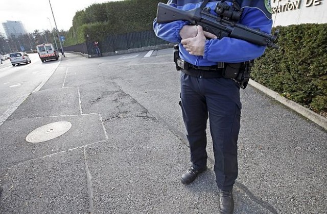 Женева повиши нивото на тревога, полицията издирва терористи