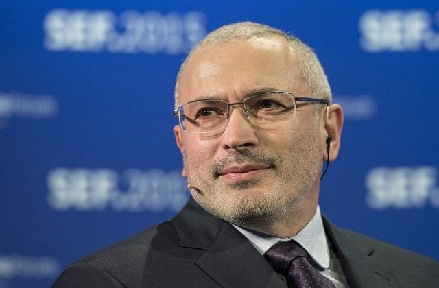 Руските власти повдигнаха задочно обвинения на Михаил Ходорковски за две убийства