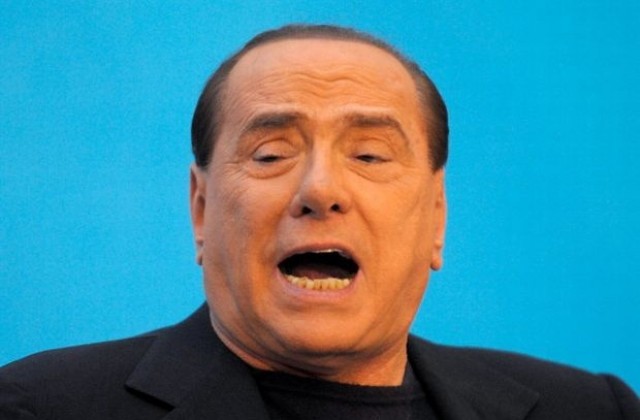 Разорен мъж се запали до дома на Берлускони