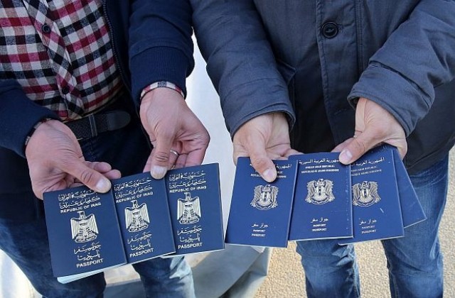 Бежанци и джихадисти от Ислямска държава с еднакви паспорти