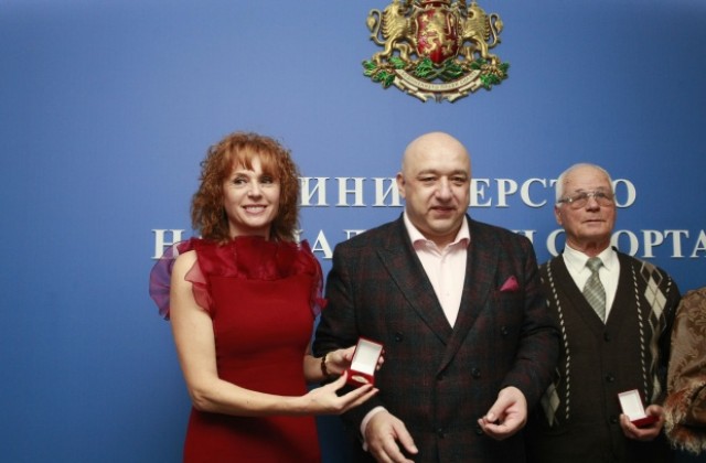 Почетен медал за зам.-кмета Красимира Чахова от министър Красен Кралев