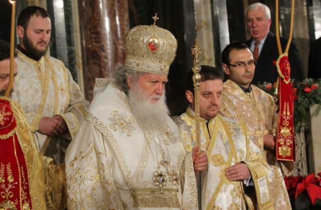 Патриарх Неофит оглави празнична утреня за Бъдни вечер (СНИМКИ)