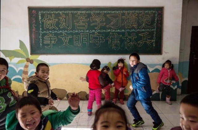 Китай отменя политиката за едно дете, за да се бори със застаряването