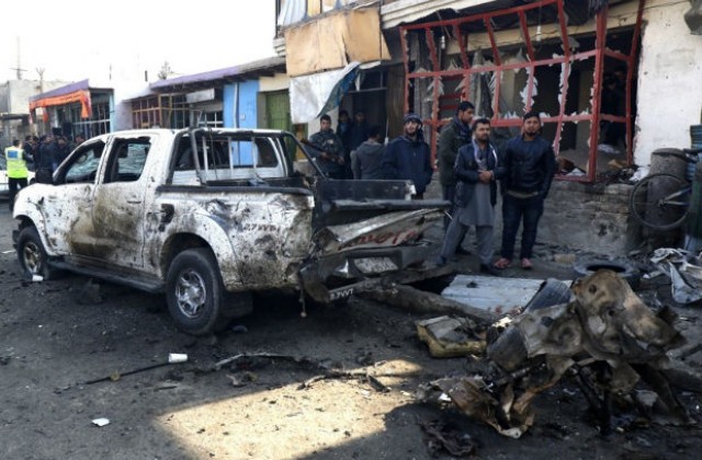 Самоубийствен атентат до летището в Кабул (СНИМКИ)