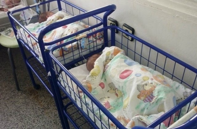 По-малко бебета и по-млади родилки отчитат в добричката болница