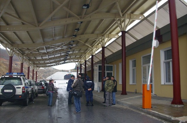 Арестуваха гърци на ГКПП Илинден за трафик на оръжие