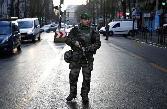 Ясно е кой е нападателят срещу полицейско управление в Париж