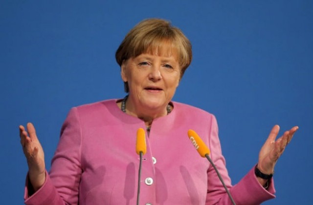 Меркел: Мигрантите-престъпници трябва да бъдат депортирани