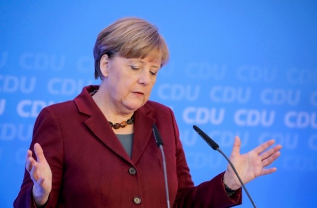 Меркел се обяви за експулсиране на бежанци дори при условна присъда