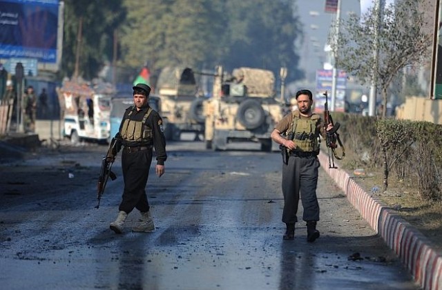 Атентат срещу пакистанското консулство в Афганистан взе жертви