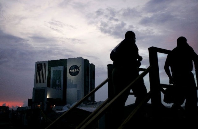 НАСА дава до 14 млрд. долара на частни превозвачи към МКС