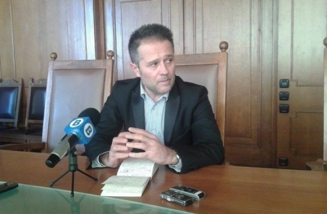 Депутатът Иван Иванов подкрепи двойки, мечтаещи за деца
