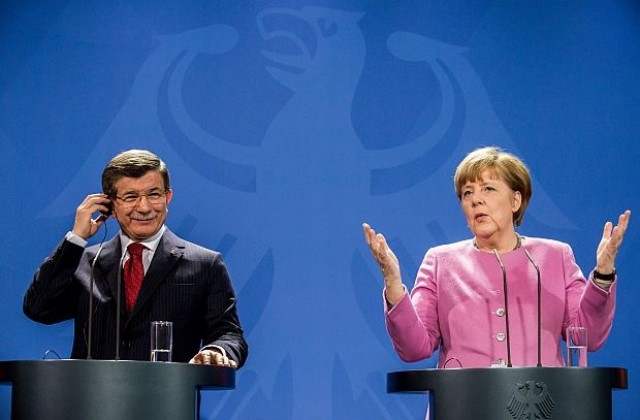 Меркел призова Турция да спре потоците от нелегални мигранти