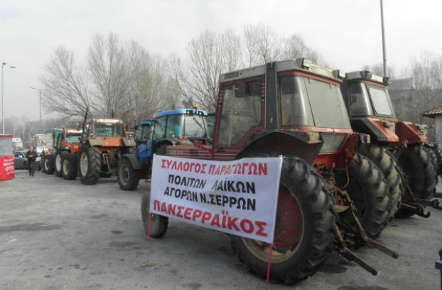 Напрежението сред гръцките фермери не стихва