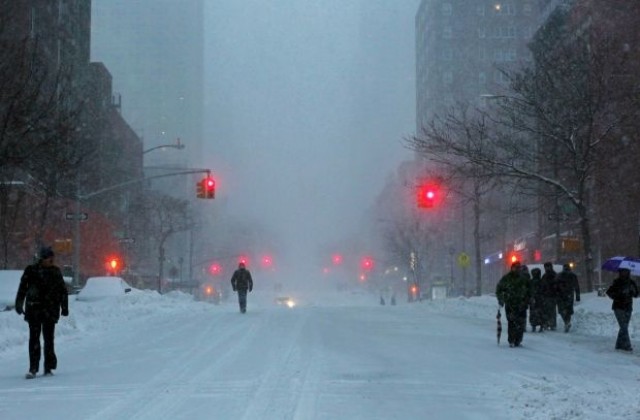 В Ню Йорк вдигнаха забраната за движение след снежната буря