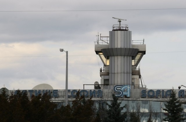 Самолет кацна извънредно на летище София заради бой на борда