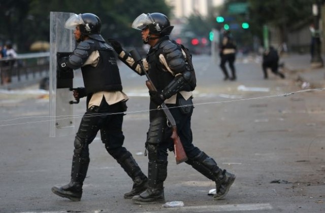Самоделни взривни устройства избухнаха близо до венецуелския парламент