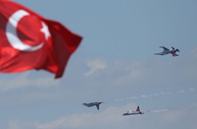 Турция обяви оранжева тревога в базите на военновъздушните сили