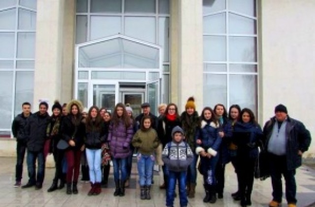 Ученици от СОУ „Св. Паисий Хилендарски посетиха НВМ  по повод на 100-годишнината от Първата световна война
