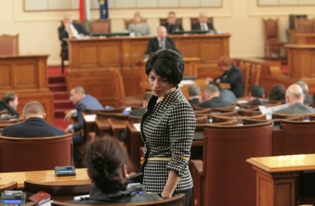 Атанасова: Има депутати от ГЕРБ с влогове в КТБ, но по-интересни са други с милиони