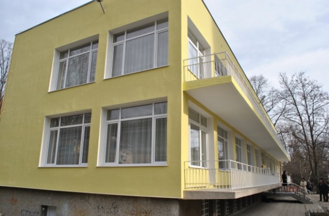 Кметът откри обновената детска градина Чучулига