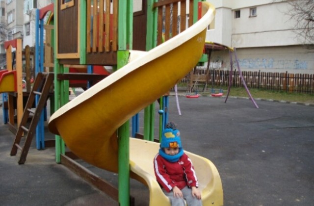 Две трети от детските площадки в Плевен са обект на вандалство