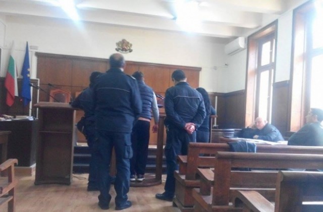Третият обвинен за жестокото убийство в Братаница остава под домашен арест