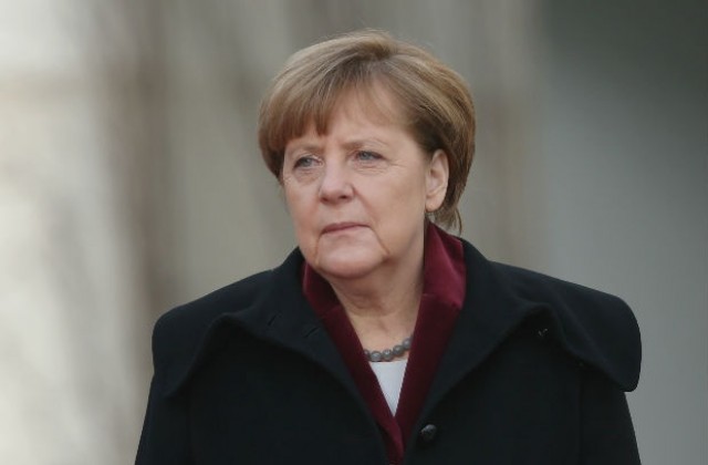Меркел призова сънародниците си за търпение към бежанците