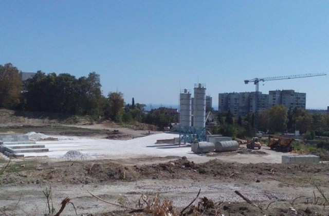 Инспектират строителството на стадион „Варна”