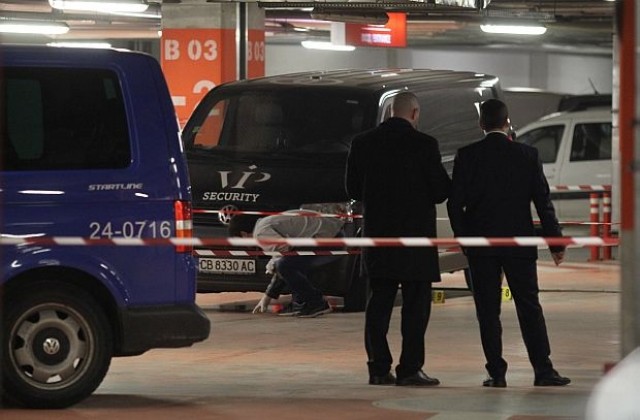 Стрелба при обир на инкасо автомобил в столичен мол