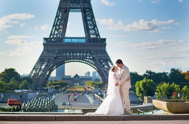 Вижте снимки от сватбата на Къванч Татлъту в Париж