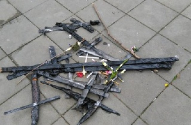 Зловещи кръстове изплашиха жители на Бургас (СНИМКА)