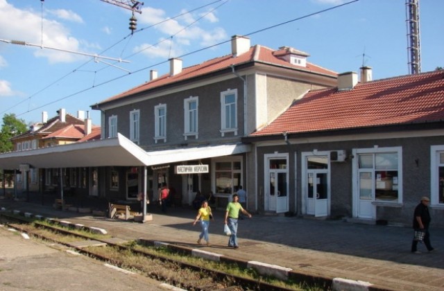 Заловиха 27 мигранти на жп гарата в Каспичан