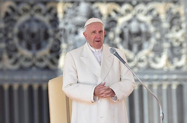 Папа Франциск: Божиите хора нямат нужда от мръсни пари