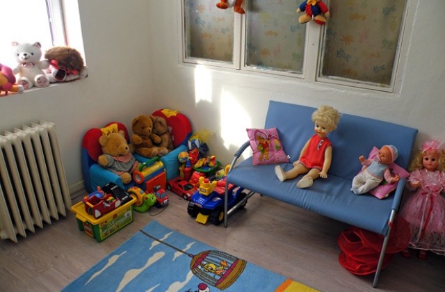 Четири деца от Врачанско осиновени в чужбина