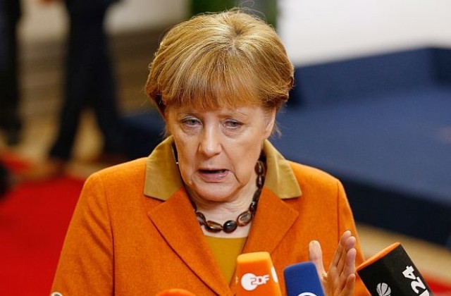 Меркел се обяви срещу затварянето на балканския път на мигрантите
