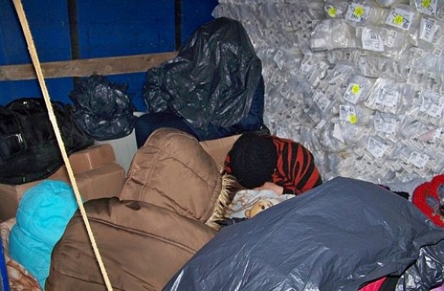 Задържаха нелегални мигранти на границата с Турция