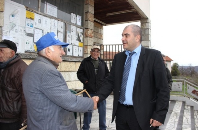 Народният представител Цветомир Михов проведе приемен ден в дряновското село Гостилица