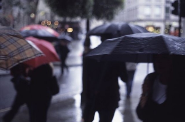 Предупреждават за обилни валежи в Пловдив