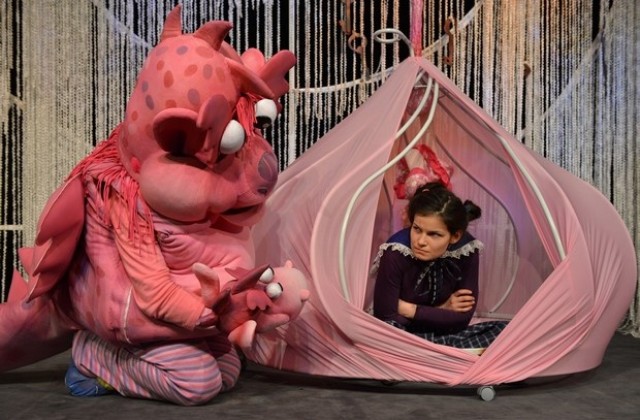 Руски творци представят за първи път в Сливен спектакъла „Розовото змейче