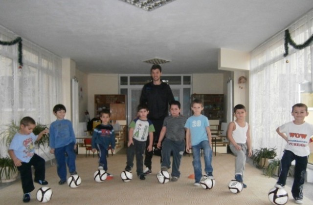 Безплатен футбол в 2 детски градини в Кюстендил