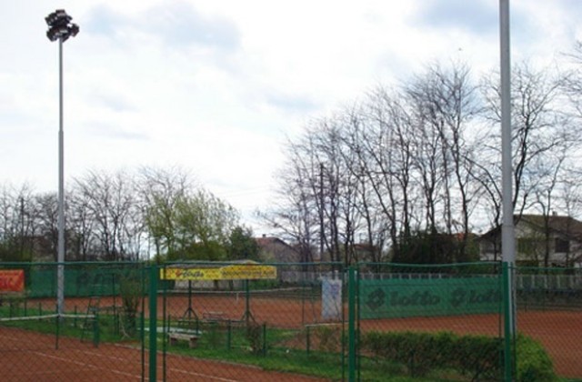 Тенис клуб „Каварна” дава безплатни уроци за начинаещи деца