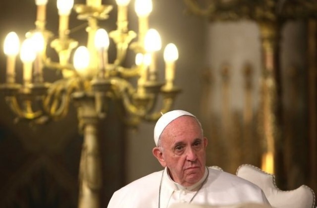 Папата с профил в Инстаграм