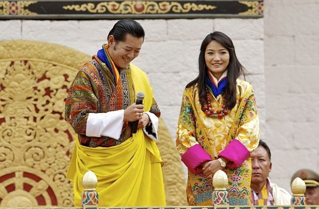 В чест на кралското бебе в Бутан (СНИМКИ)