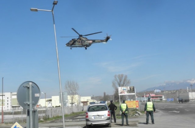 Хеликоптери патрулират по границата с Гърция от Петрич до Гоце Делчев