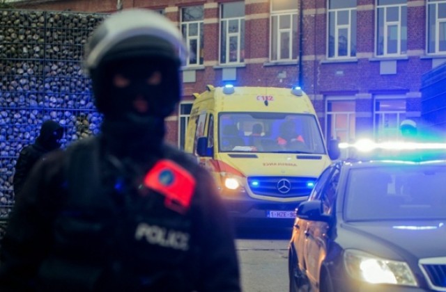 Полицията в Брюксел щурмува убежище на предполагаем терорист