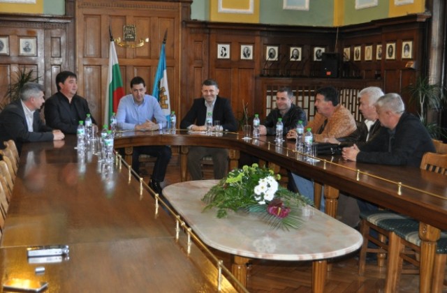 Дебатираха базите на Ботев и Локомотив на среща с кмета на Пловдив