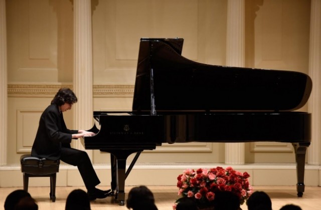 14-годишен пианист от Русе ще свири джаз в „Карнеги Хол“